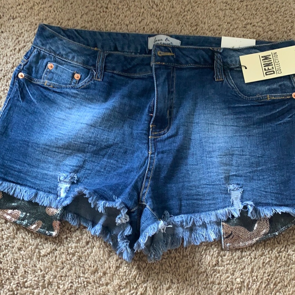 Women’s cut off jean shorts